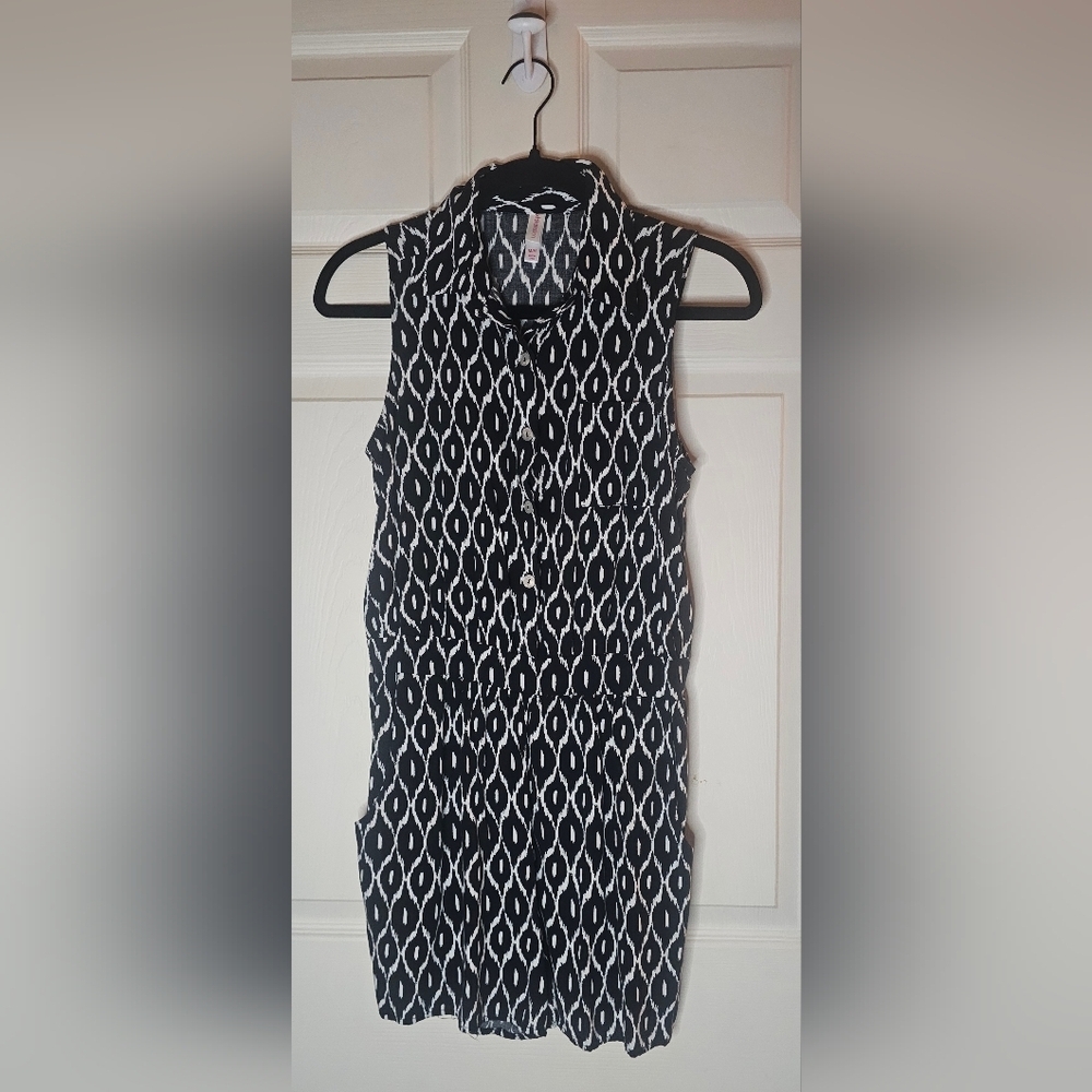 Xhilaration Black & White Ikat Print Romper Sleeveless Button Front Size Medium